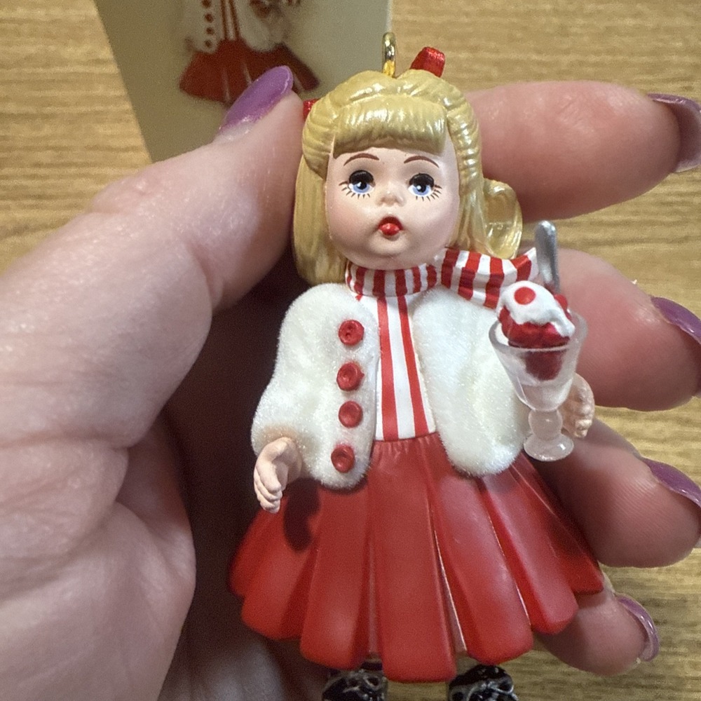 2007 HALLMARK KEEPSAKE ORNAMENT "CHERRY PARFAIT" MADAME ALEXANDER SERIES‎ #12 - Picture 5 of 10